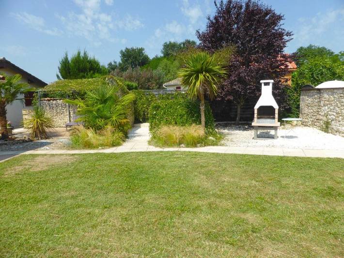 Location de vacances pour 8 personnes, avec vue ainsi que piscine et jardin à Eymet - 3