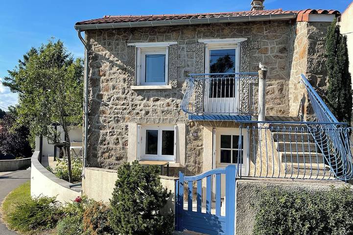 Location de vacances pour 4 personnes, avec balcon à Rozier-Côtes-d'Aurec