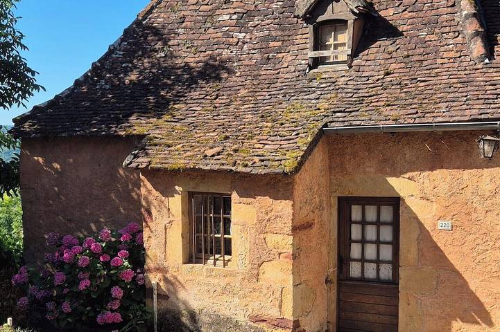 Location de vacances pour 5 personnes, avec jardin dans Château de Castelnau-Bretenoux