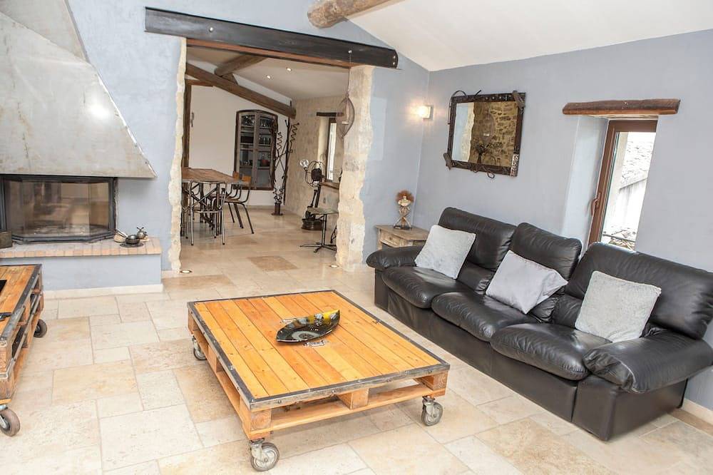 The old oven in Robion, Parc naturel régional du Luberon