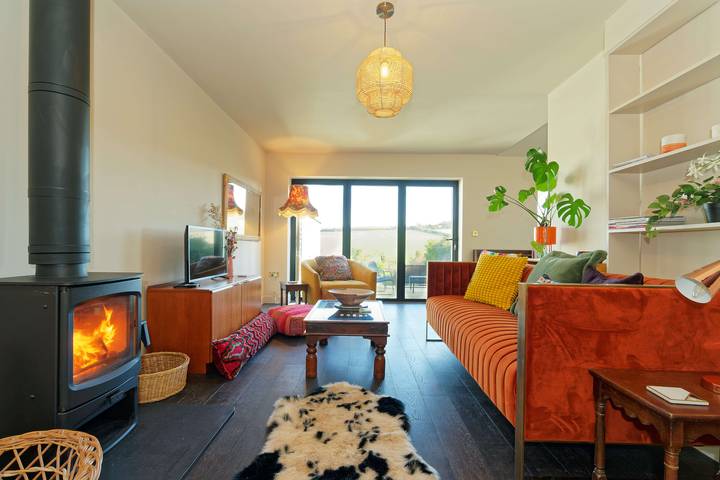 Log cabin for 8 people, with garden, with pets in Canterbury