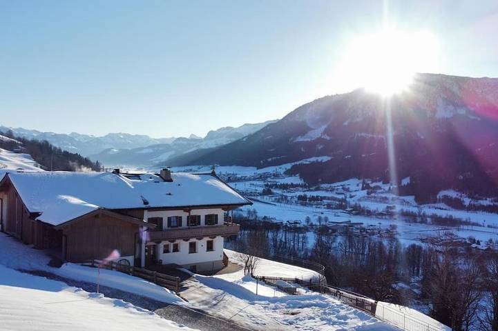Bauernhof für 9 Personen, mit Balkon und Garten in Brixen im Thale