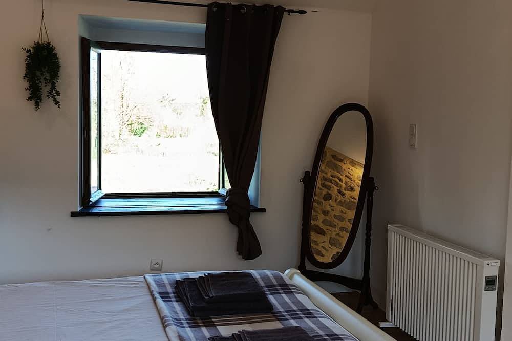 Country house with fireplace, right next to trails. Pets welcome! in Mégrit, Dinan und Umgebung