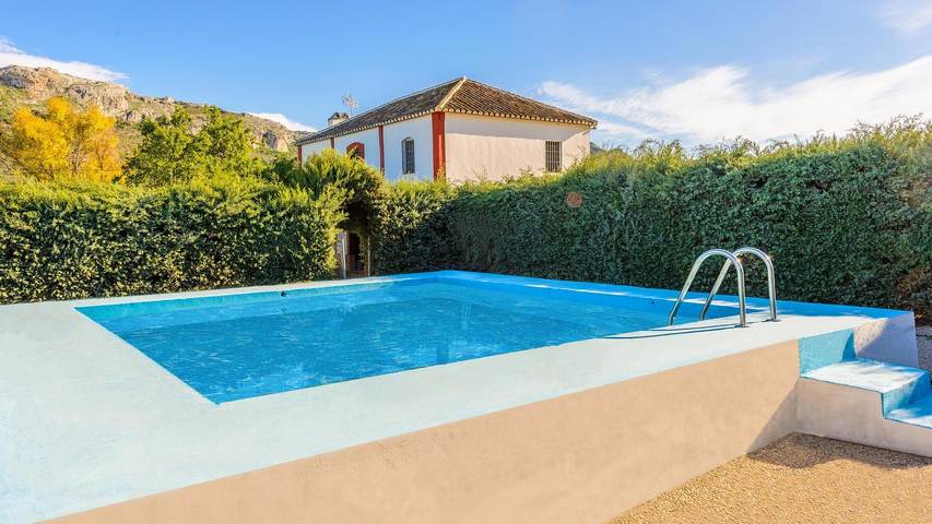 Casa rural para 12 personas, con balcón/terraza y piscina, Se admiten mascotas en Cañete la Real