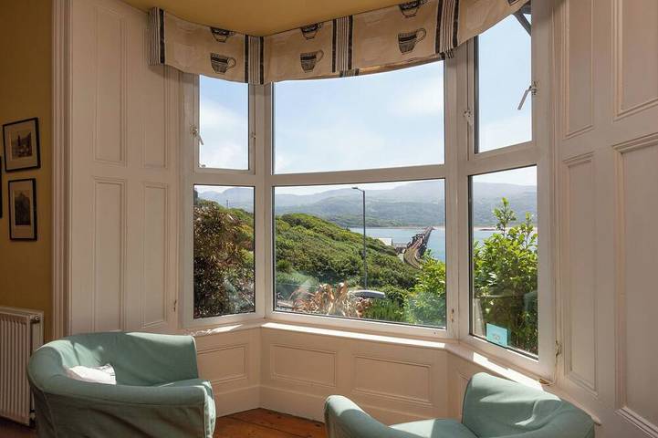 Apartment for 8 people in Barmouth