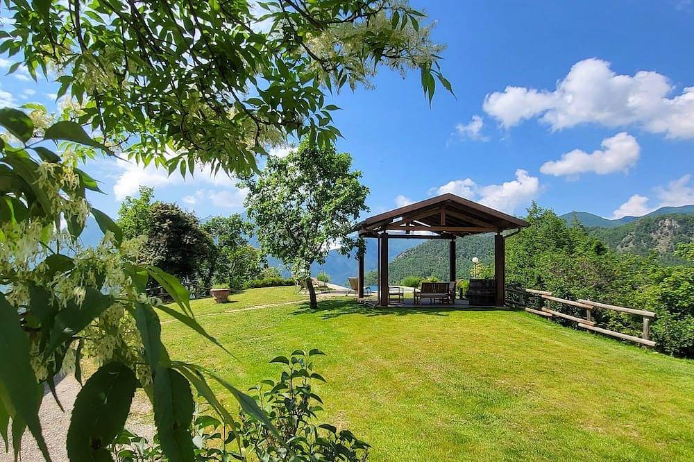 Restauriertes Bauernhaus mit privatem Pool, unschlagbarer Aussicht und Wifi! in Castelnuovo di Garfagnana, Garfagnana