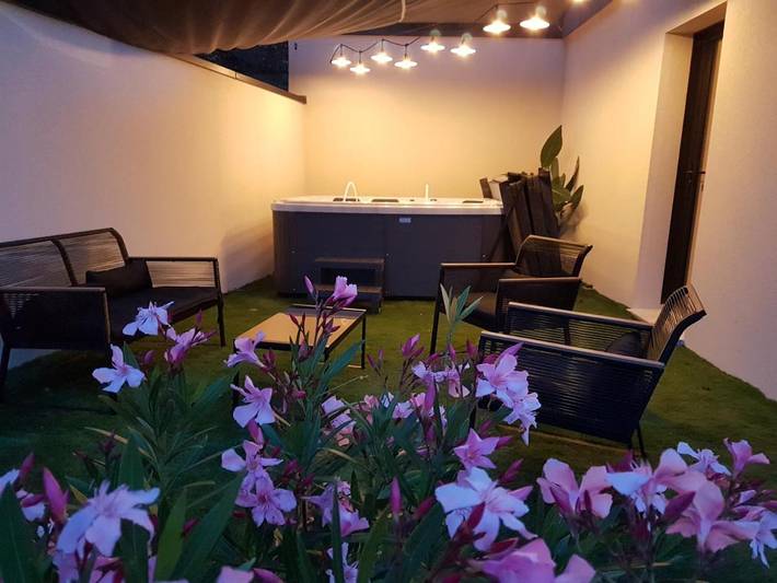 Location de vacances pour 9 personnes, avec jacuzzi et jardin à La Chaussée-Saint-Victor