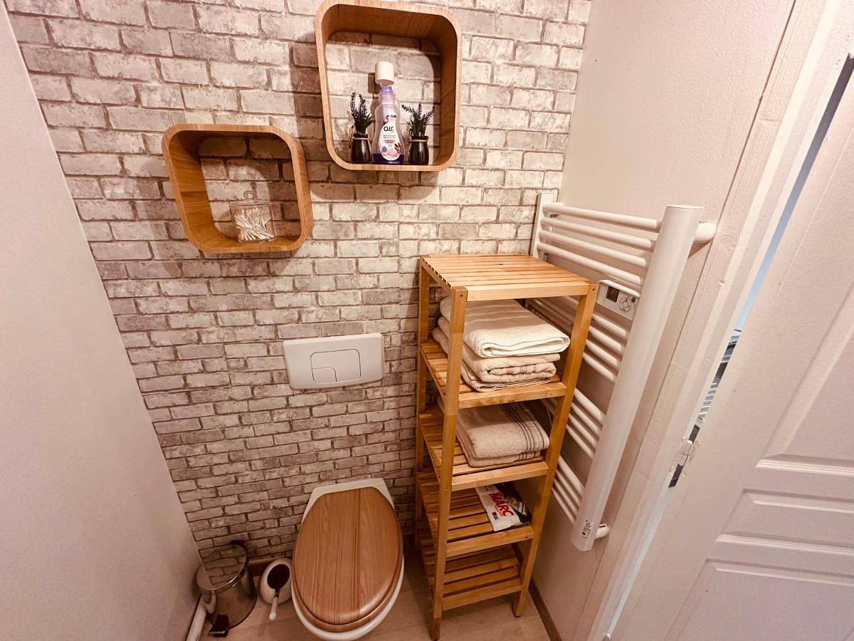 Appartement de vacances entier, Double Room with Private Bathroom in Ballancourt-sur-Essonne, Essonne