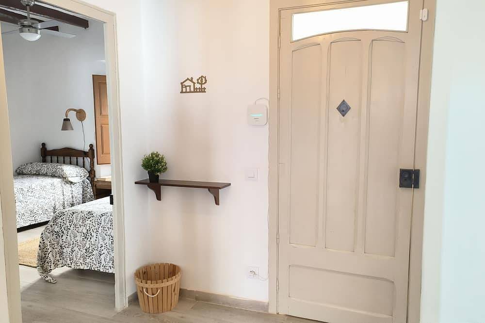 Casa de pueblo con patio y Barbacoa in Bellvey, Costa Dorada