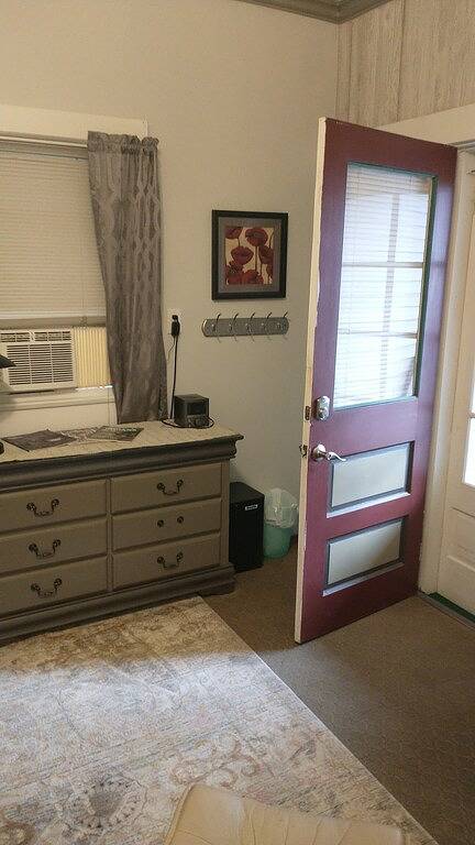 Ganze Wohnung, Cityplex Studio # 3, 1. Stock Einheit in New Albany, Indiana