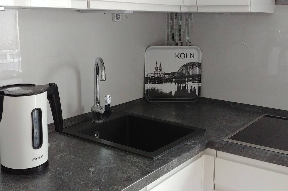 Geheel appartement, Nice apartment near Tradefair and City 8 Min. in Kalk (Keulen), Keulen