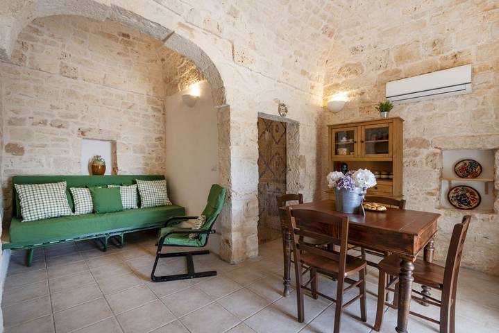 Appartamento intero, Guesthost - Poetry House - Idyllic Country Villa Retreat in Ostuni, Salento