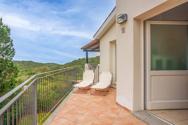 Ganze Wohnung, Ferienwohnung 'Appartamento Meerblick' mit gemeinsamem Pool, privater Terrasse und Klimaanlage in Arzachena, Costa Smeralda