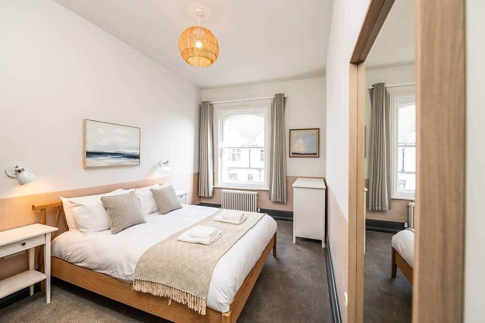 Ganze Wohnung, Stylish Grade Ii Listed 2 Bed Flat w. Roof Terrace in Salisbury, Wiltshire