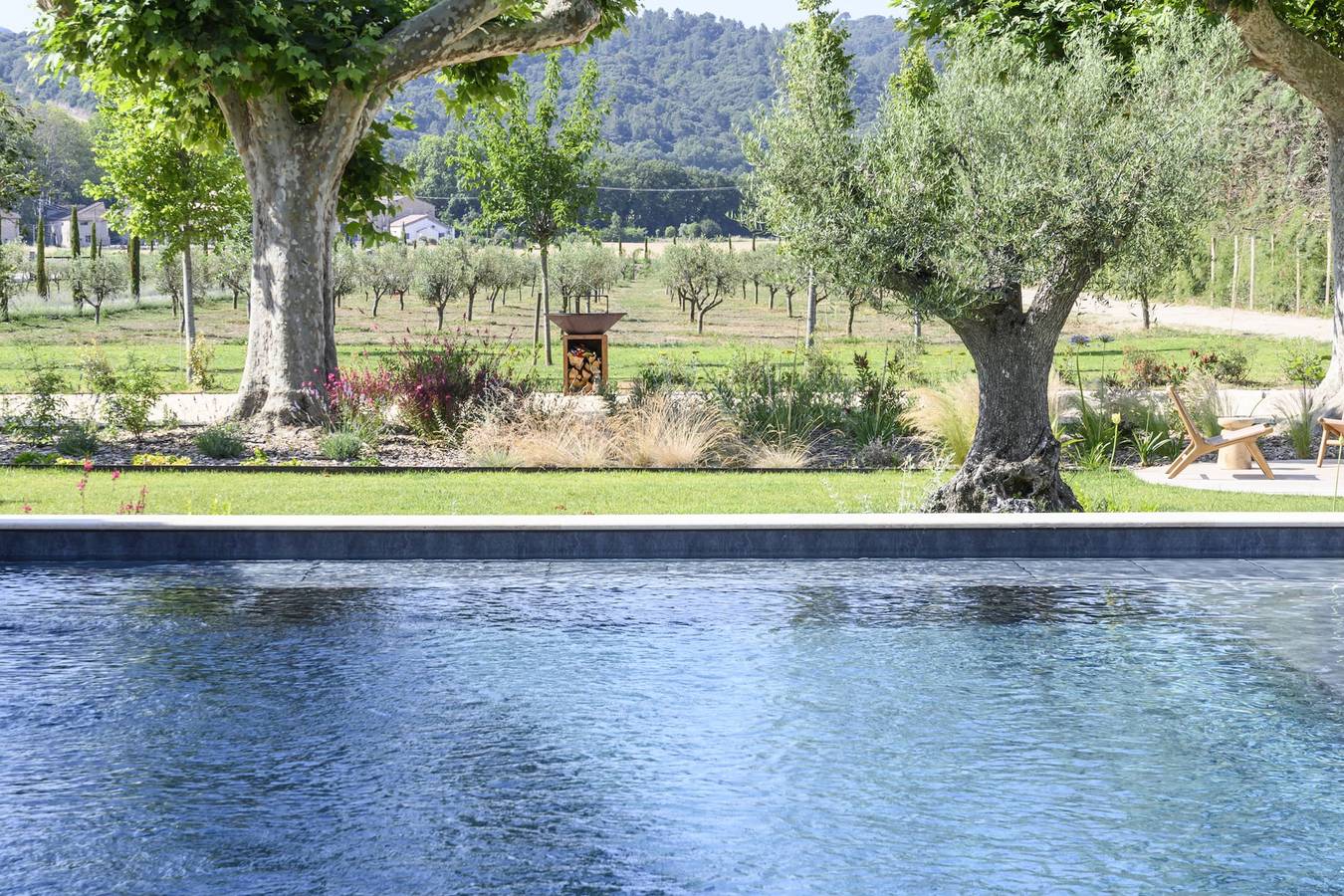 The Mas du Mazet, Stunning New Mas in the Heart of the Orchards – Charleval in Charleval, Region de Aix-en-Provence