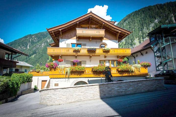 BnB für 6 Personen, mit Sauna und Ausblick sowie Terrasse in Mayrhofen