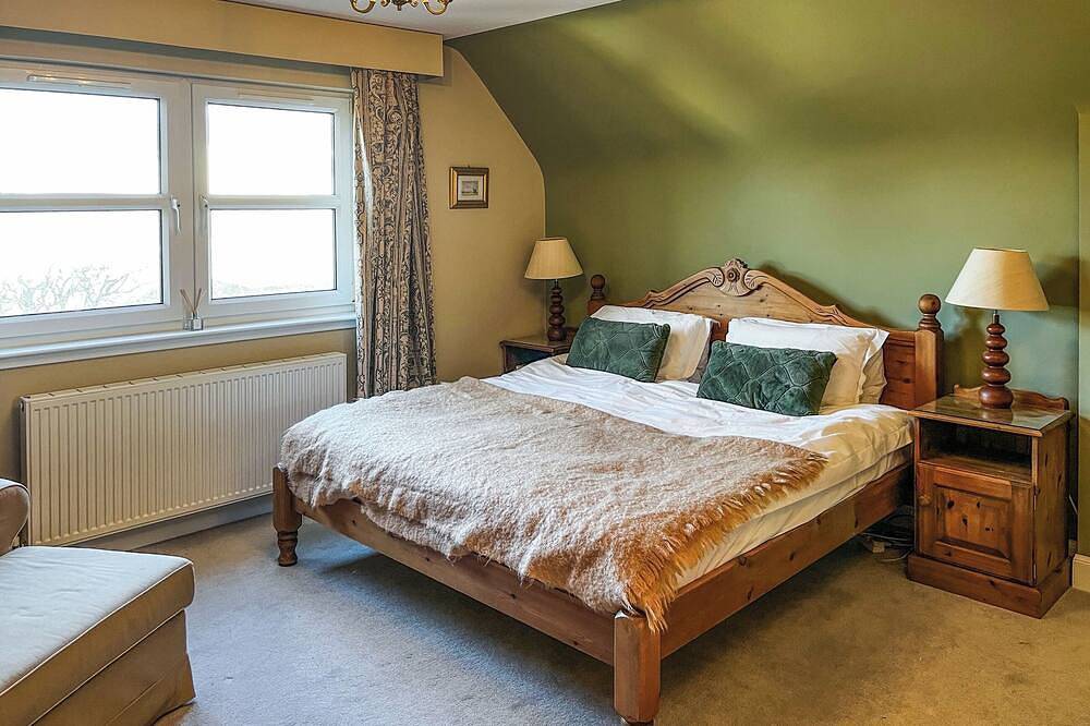 5 bedroom accommodation in Portpatrick, near Stranraer in Portpatrick, Dumfries and Galloway