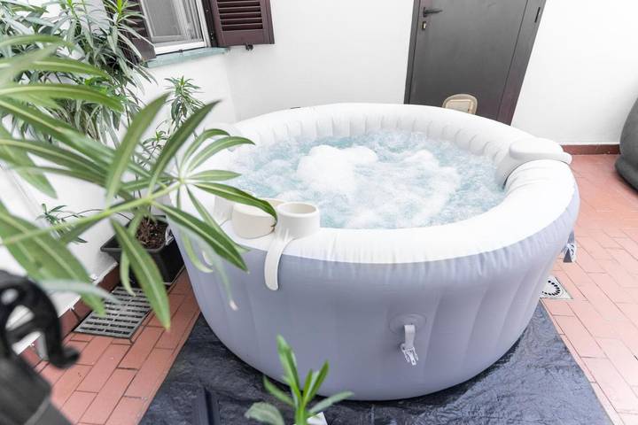 Apartamento de vacaciones para 2 personas, con jacuzzi además de jardín y piscina - 1