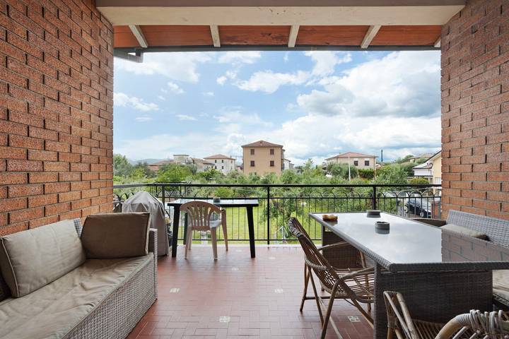 Casa vacanze "Casa Degli Zii Appartamento Guido" con terrazza condivisa, balcone e Wi-Fi in Casano-Dogana-Isola, Luni