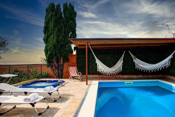 Casa vacanza per 12 persone a Sant'Agata sui Due Golfi