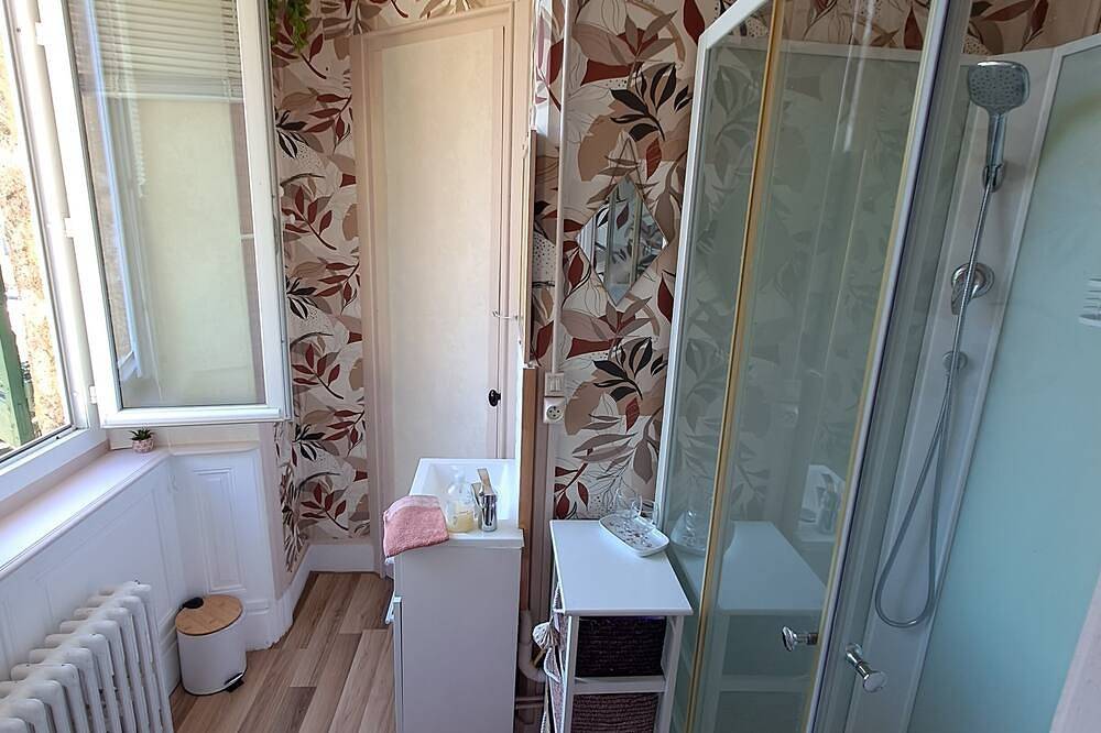 Chambre de Charme Dans une Belle Bâtisse Datant de 1885 in Bourg-Argental, Pilat Regional Nature Park