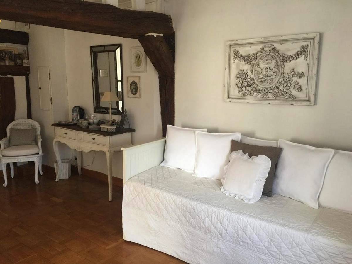 Double Room with Private Bathroom in Gasny, Région de Les Andelys