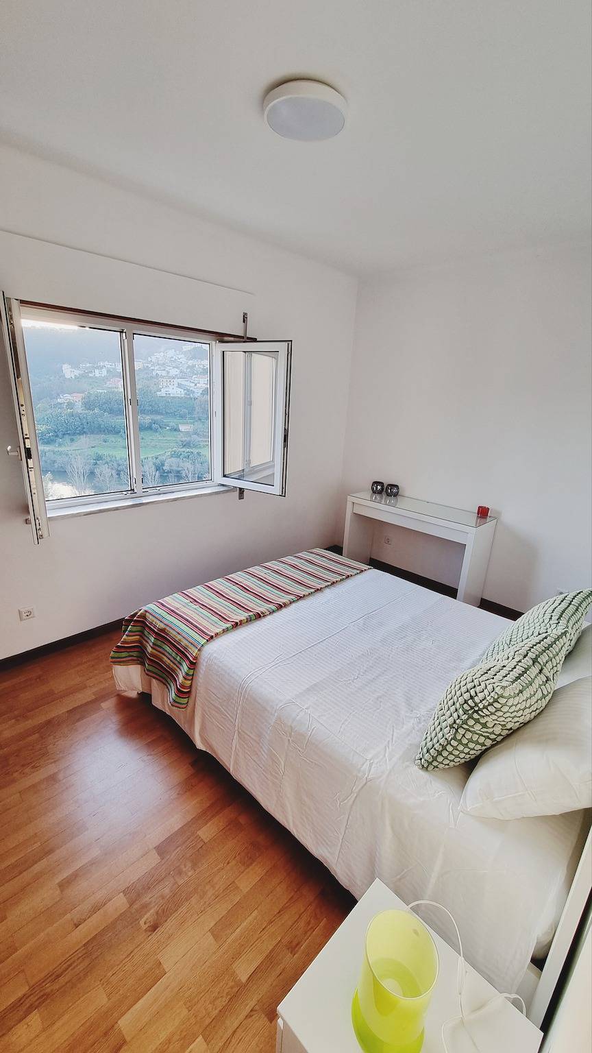 Ganze Wohnung, Ferienwohnung 'Retiro Do Viajante' mit Bergblick, Wi-Fi und Klimaanlage in Penacova, Coimbra Distrikt
