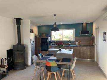 Maison d’hôte pour 2 personnes, avec vue ainsi que piscine et jardin à Salaise-sur-Sanne