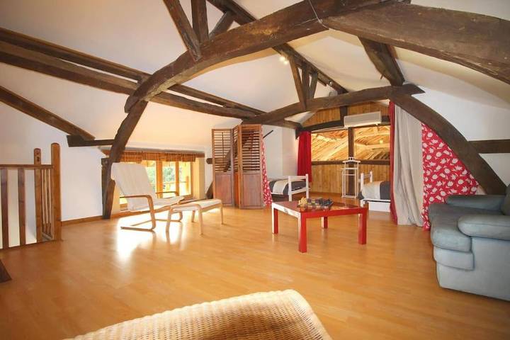 Gîte pour 4 personnes, avec jardin et terrasse ainsi que piscine et sauna à Laguian-Mazous