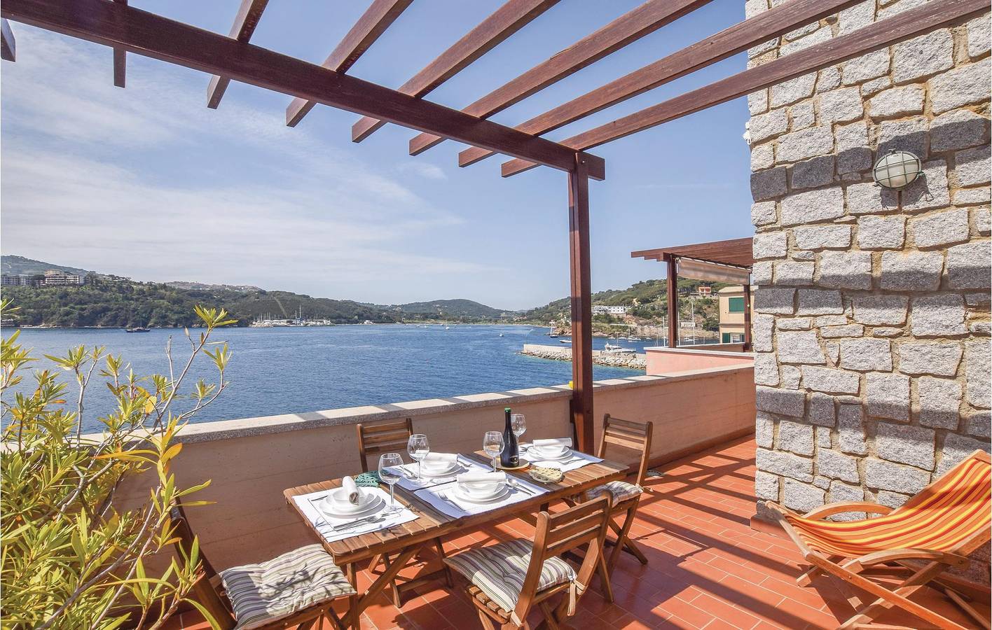Ganze Ferienwohnung, Gemütliche Wohnung mit Terrasse und Parkplatz in der Nähe von Mola Beach in Porto Azzurro, Elba