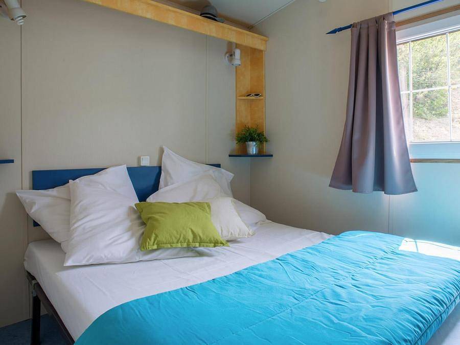 Camping maeva Escapades Coeur d'Ardèche - Mobilheim 8 personen - Mobilheim für 6/8 Personen, 32m² (3 Zimmer). Tv 6/8 Pers. in Saint-Vincent-de-Durfort, Parc naturel régional des Monts d'Ardèche