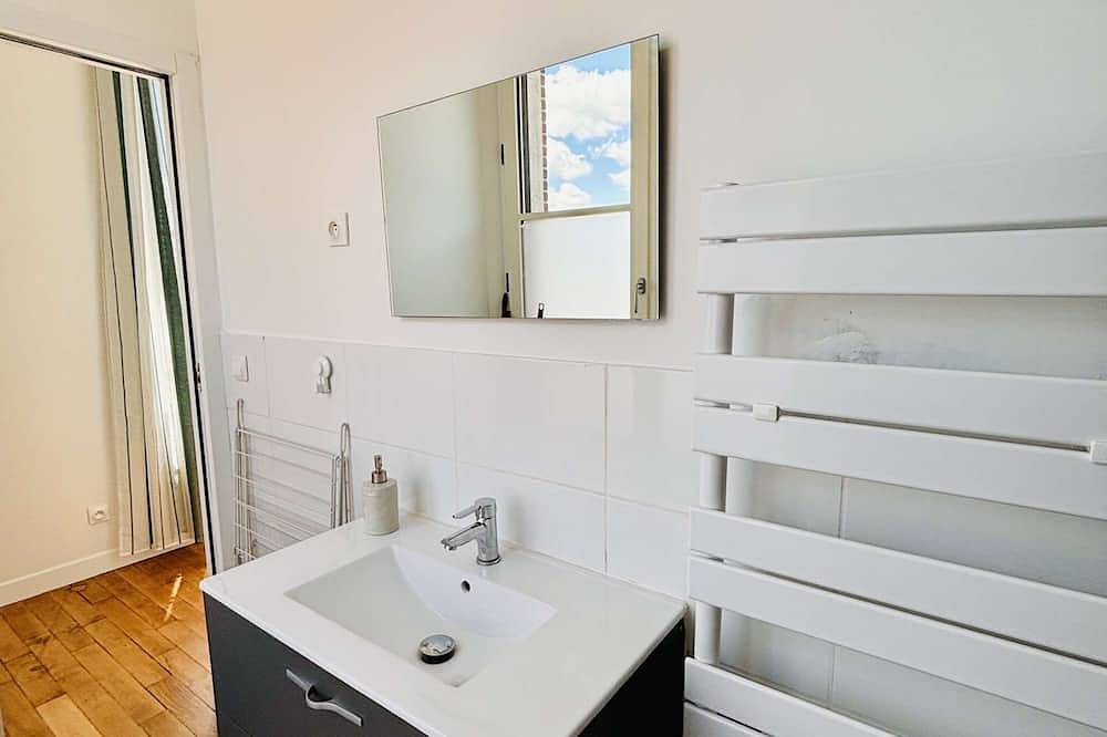 Entire apartment, Xxxxxxxxxxxxxxxxxxxxxxxxxxxxxxxxxxxxxxxxxxxxx in Gien, Montargis region