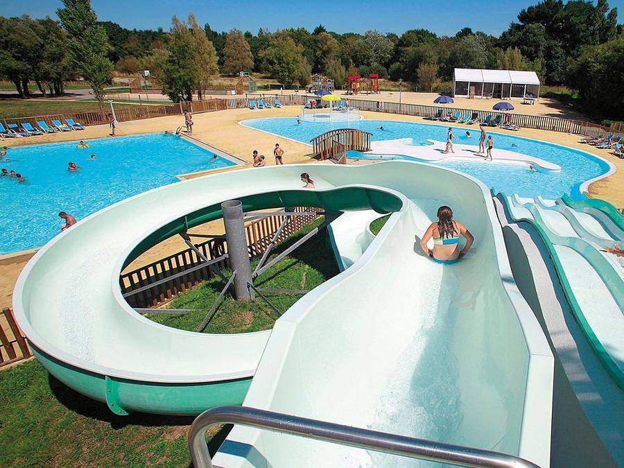 Flower Camping le Vorlen - Stacaravan 4 personen - Pmr Standaard Hout 24m² 2 kamers + Tv + Terras in Fouesnant, Côte de Cornouaille