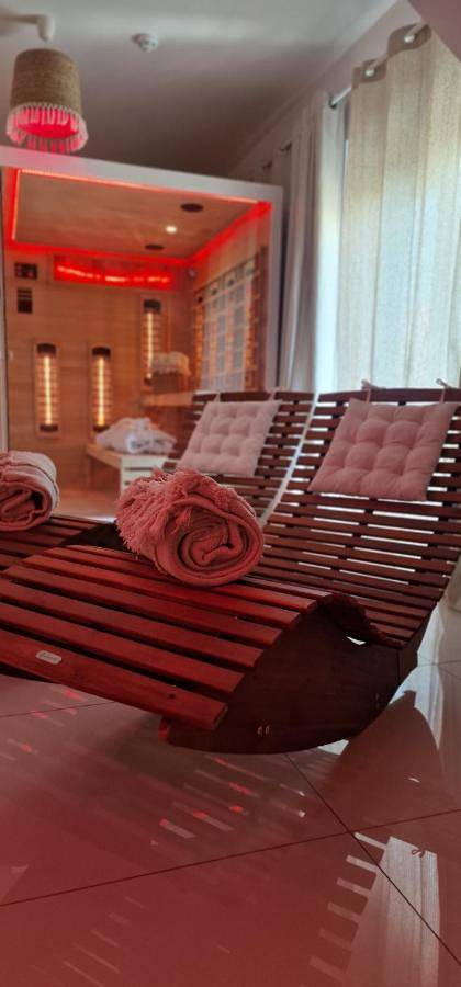 Apartament wakacyjny dla 2 osób, z sauna i taras oraz jacuzzi w Zielona Góra