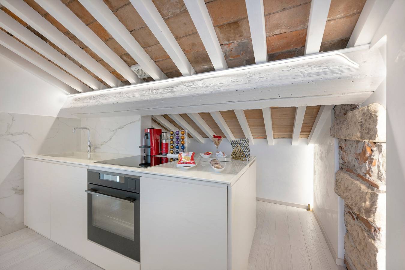 Appartement 'Luxe Rooftop Verona' met Wi-Fi en airconditioning, foto 10