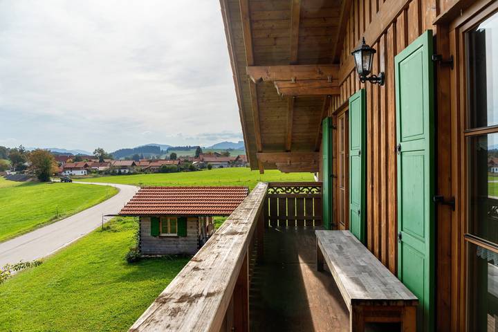 Ganze Wohnung, Ferienwohnung 'Bertl' mit Bergblick, Balkon und WLAN in Wildsteig, Romantische Straße
