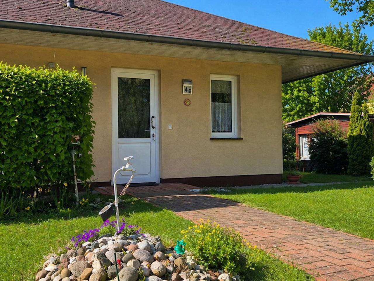 Ganze Ferienwohnung, Ferienbungalow Linde - Bungalow Linde: 45m², 2-Raum, 3 Pers., Terrasse in Baabe, Rügen