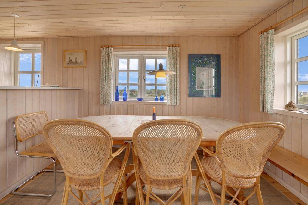 Einzigartiges gelegenes Ferienhaus auf einer Düne in Henne Strand – Panoramablick über Heide und Dünen. in Henne, Varde