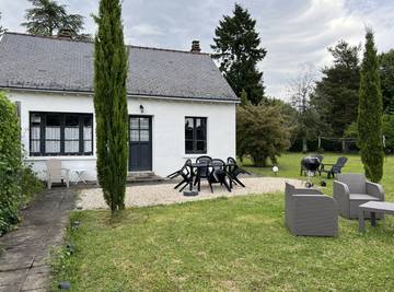Gîte pour 4 personnes, avec terrasse et jardin à Cour-Cheverny