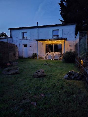 Gîte pour 6 personnes, avec piscine et jardin à Meursac