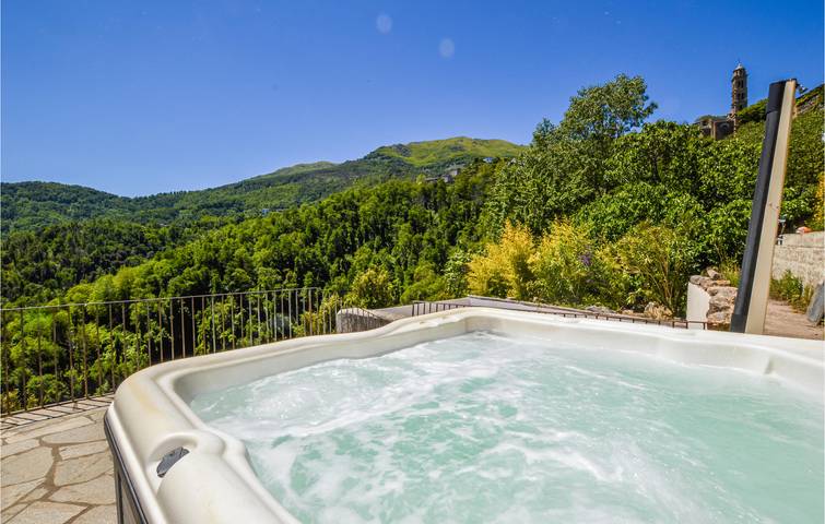 Ganze Ferienwohnung, Gemütliche Wohnung mit Pool und Terrasse, 1,5 km von Carpineto entfernt in Carcheto-Brustico, Regionaler Naturpark Korsika