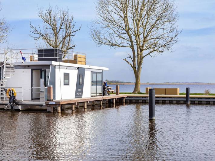 Houseboat Meerrand in Friesland