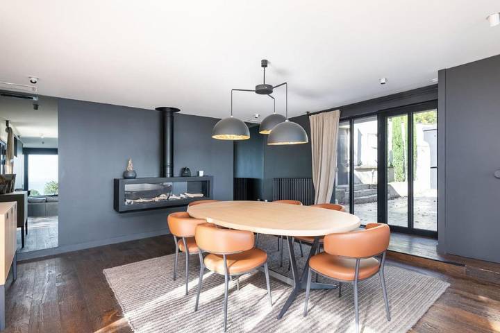 Location de vacances pour 8 personnes, avec piscine ainsi que jardin et terrasse à Saint-Cyr-au-Mont-d'Or - 4