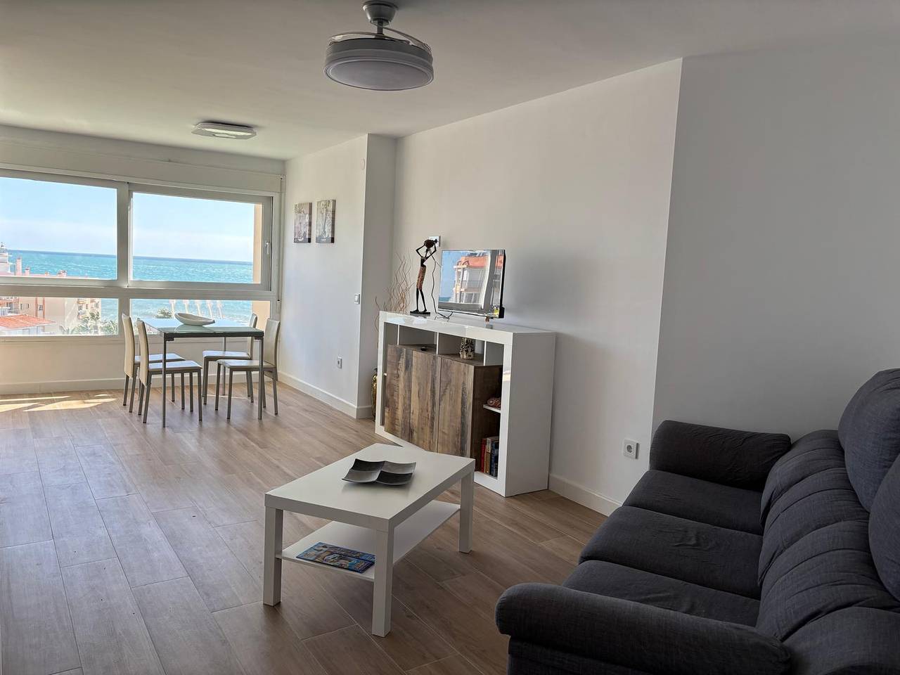Entire apartment, Fantastic Apartment With Sea View, Mountain View, Wi-Fi, Shared Pool & Terrace in Torrox Costa, Torrox
