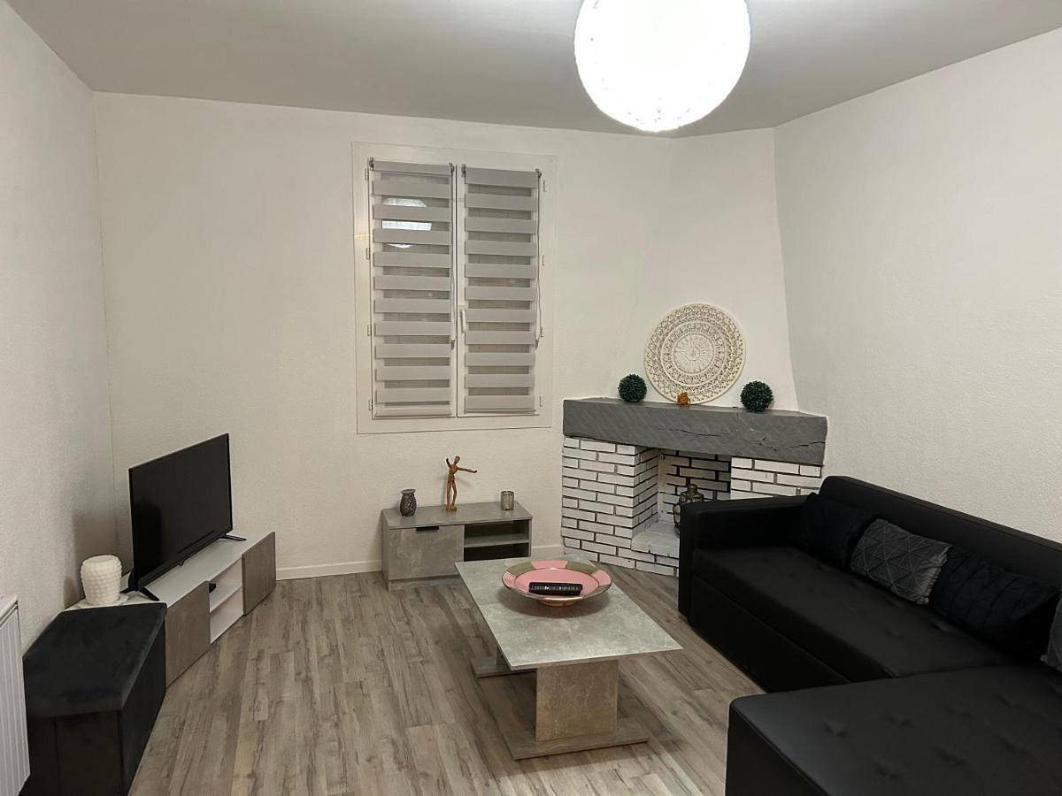 Three-Bedroom Villa in Bretenoux, Lot