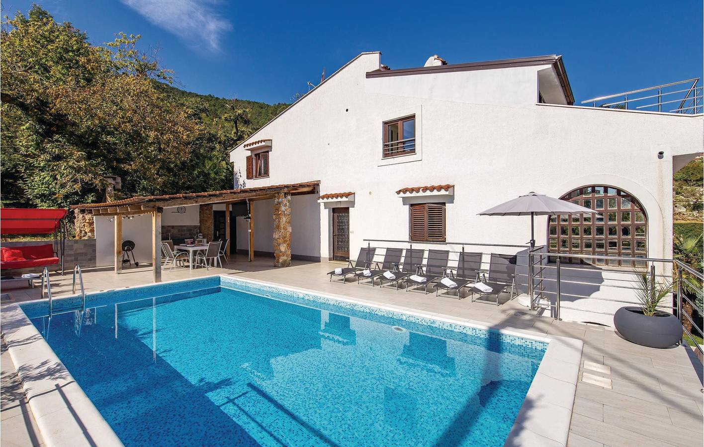 Gemütliche 2-Zimmer-Wohnung mit Pool, WLAN und Zugang zum Strand! in Lovran, Primorje-Gorski Kotar