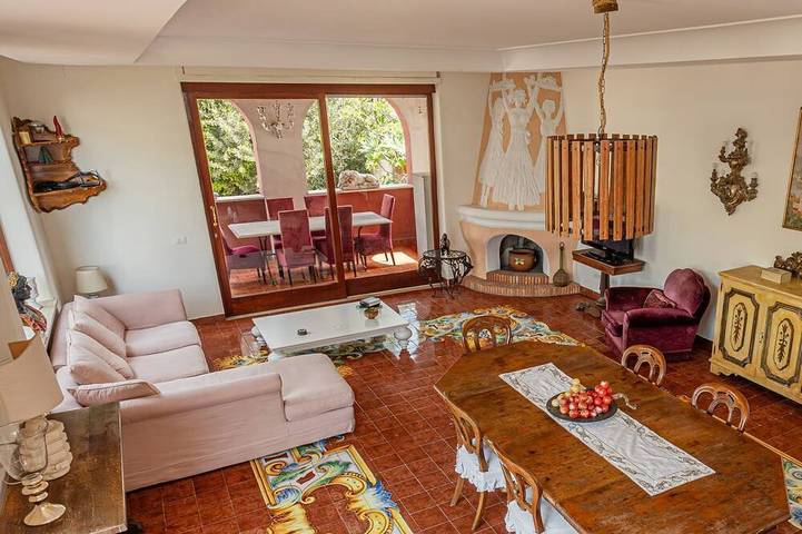 In pieno centro a Ischia, la villa ideale per confortevoli vacanze esclusive in Ischia Città, Ischia