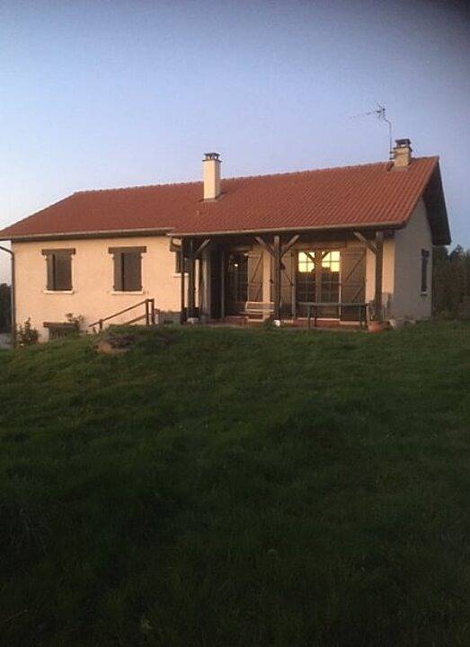Gîte pour 8 personnes, avec jardin ainsi que jacuzzi et terrasse