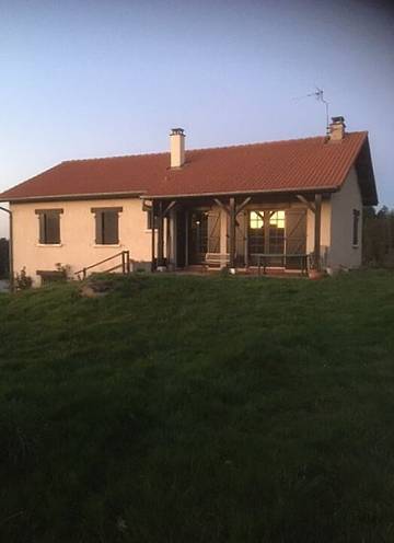 Gîte pour 8 personnes, avec terrasse ainsi que jacuzzi et jardin en Haute-Loire