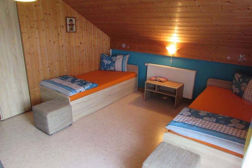 Gemütliches Familien Ferienhaus in ruhiger Umgebung m. großer Terrasse u. Balkon in Steingaden, Romantische Straße